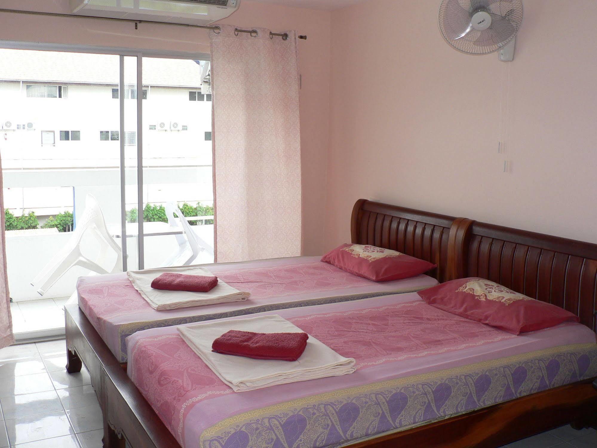 Paramita Pattaya Esterno foto